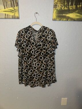 Ava & Grace Black Blouse with Tan and White Geometric Rings